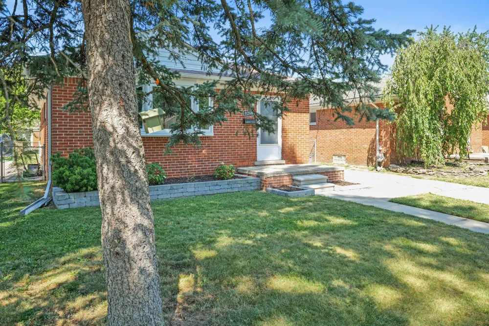 8299 Nightingale Street Dearborn Heights, MI 48127