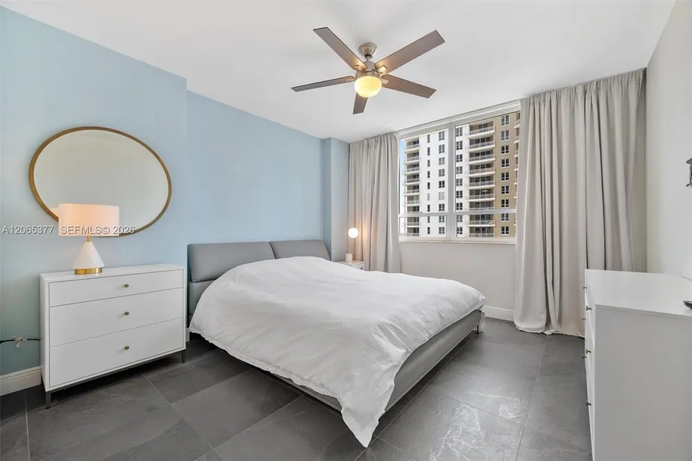 801 Brickell Key Blvd #1805 Miami, FL 33131