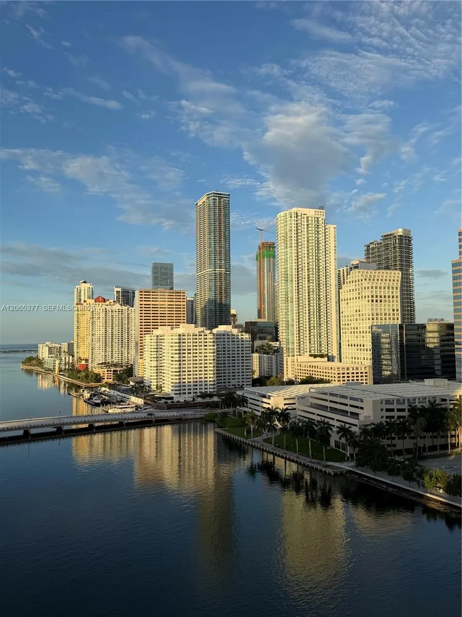 801 Brickell Key Blvd #1805 Miami, FL 33131