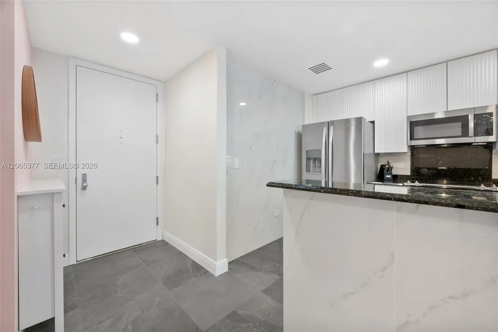 801 Brickell Key Blvd #1805 Miami, FL 33131