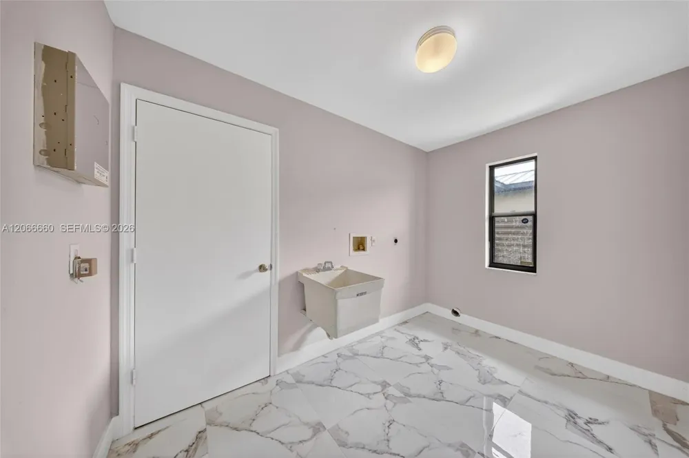 1417 Everest PKWY Cape Coral, FL 33904