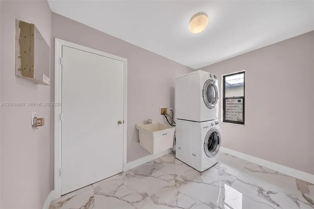 1417 Everest PKWY Cape Coral, FL 33904