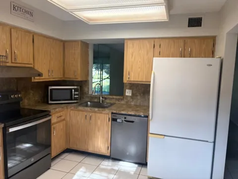 7300 Lake Cir Drive #202