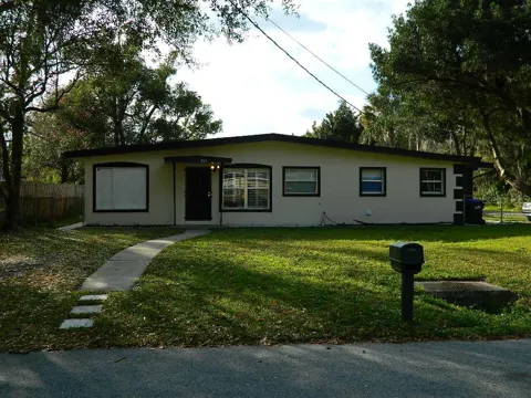 944 KENSINGTON DRIVE