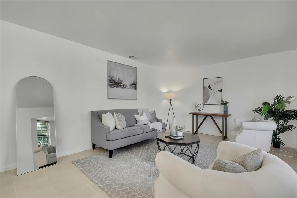 8424 STILLBROOK AVENUE Tampa, FL 33615
