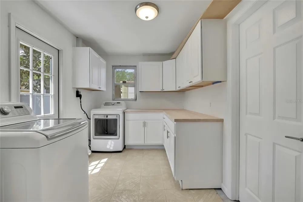 8424 STILLBROOK AVENUE Tampa, FL 33615