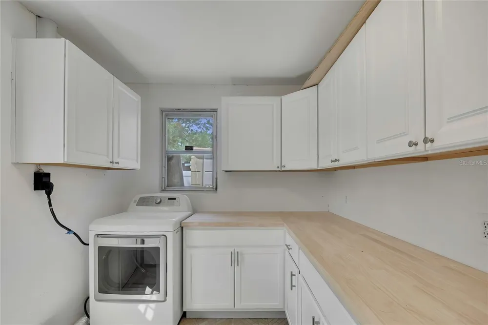 8424 STILLBROOK AVENUE Tampa, FL 33615