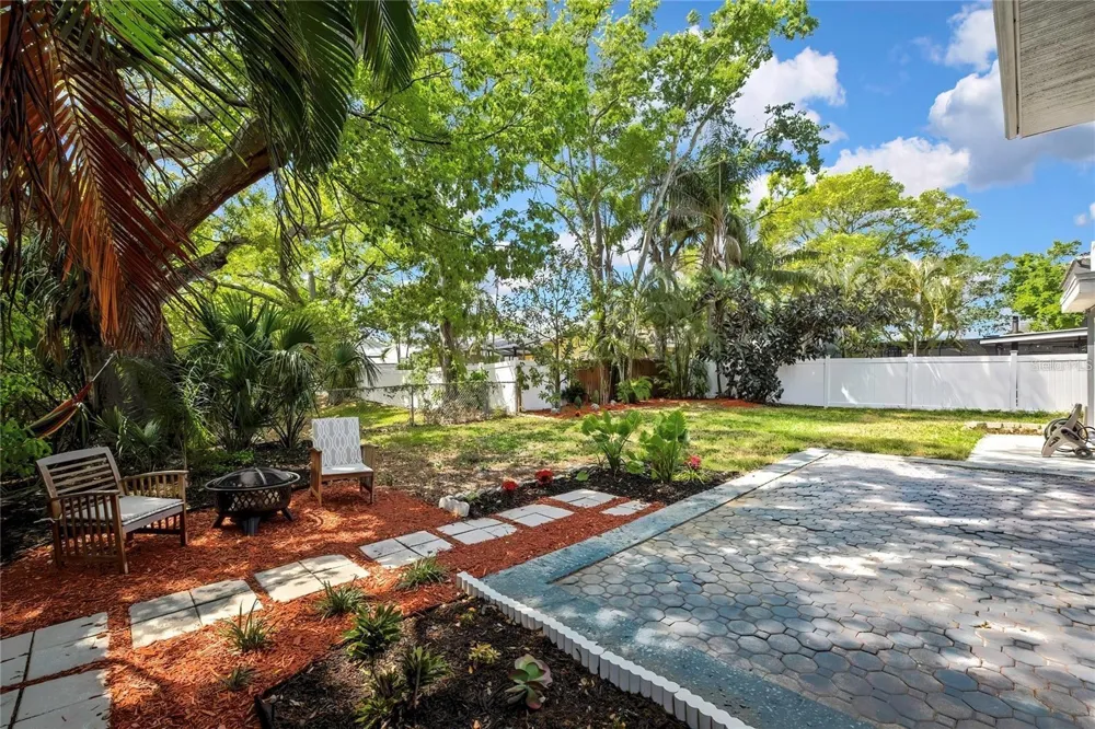 8424 STILLBROOK AVENUE Tampa, FL 33615