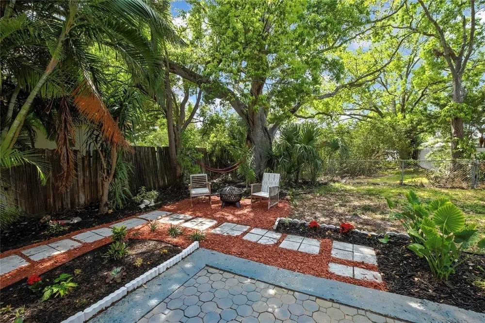 8424 STILLBROOK AVENUE Tampa, FL 33615