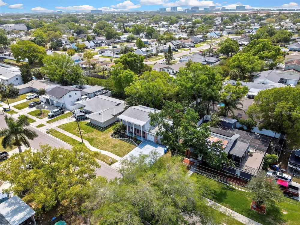 8424 STILLBROOK AVENUE Tampa, FL 33615