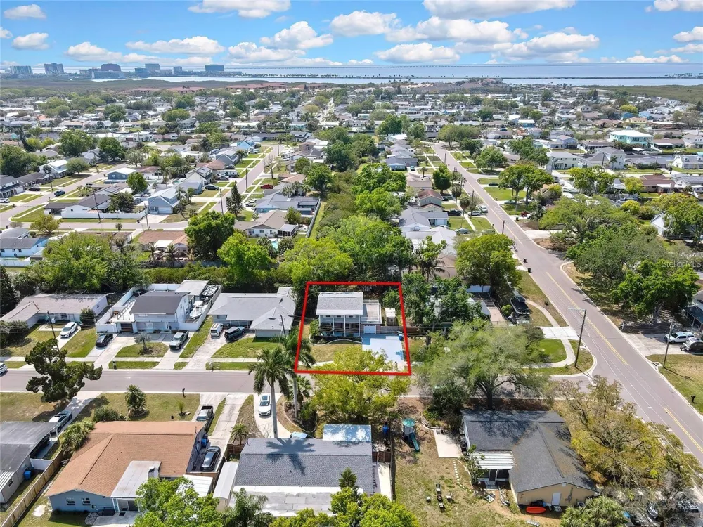 8424 STILLBROOK AVENUE Tampa, FL 33615