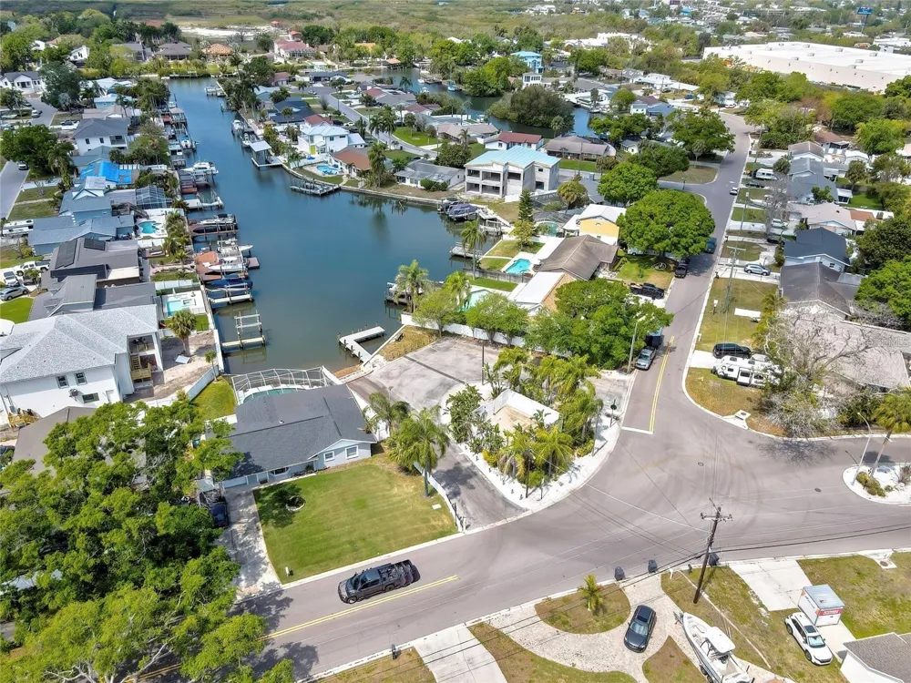 8424 STILLBROOK AVENUE Tampa, FL 33615