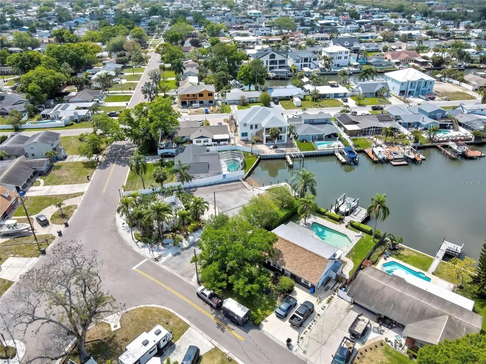 8424 STILLBROOK AVENUE Tampa, FL 33615