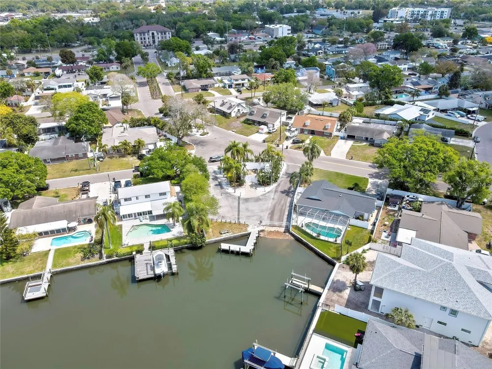 8424 STILLBROOK AVENUE Tampa, FL 33615