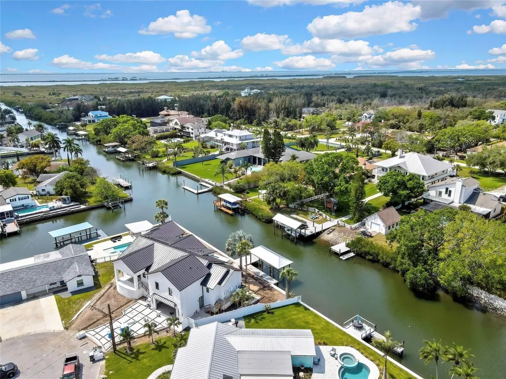8424 STILLBROOK AVENUE Tampa, FL 33615