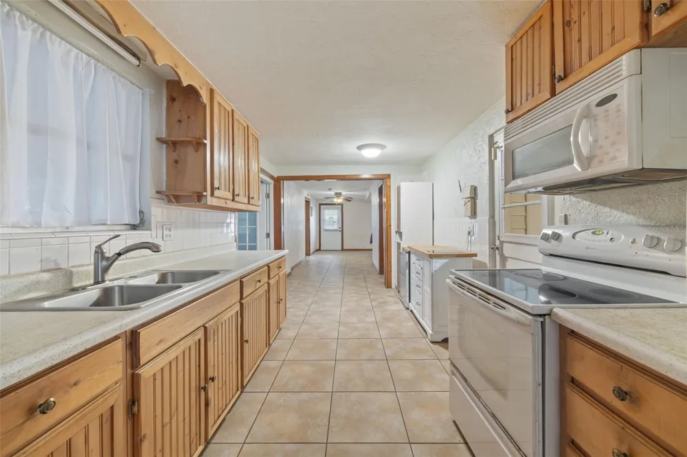 302 51ST STREET W Bradenton, FL 34209