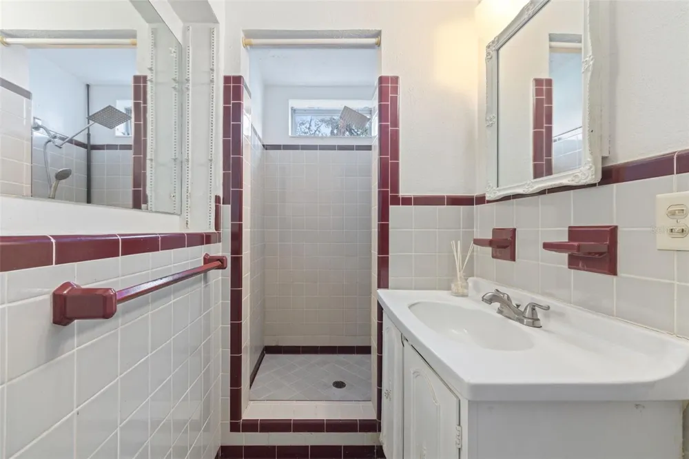 302 51ST STREET W Bradenton, FL 34209