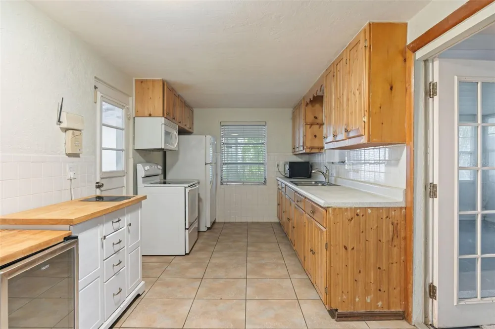 302 51ST STREET W Bradenton, FL 34209