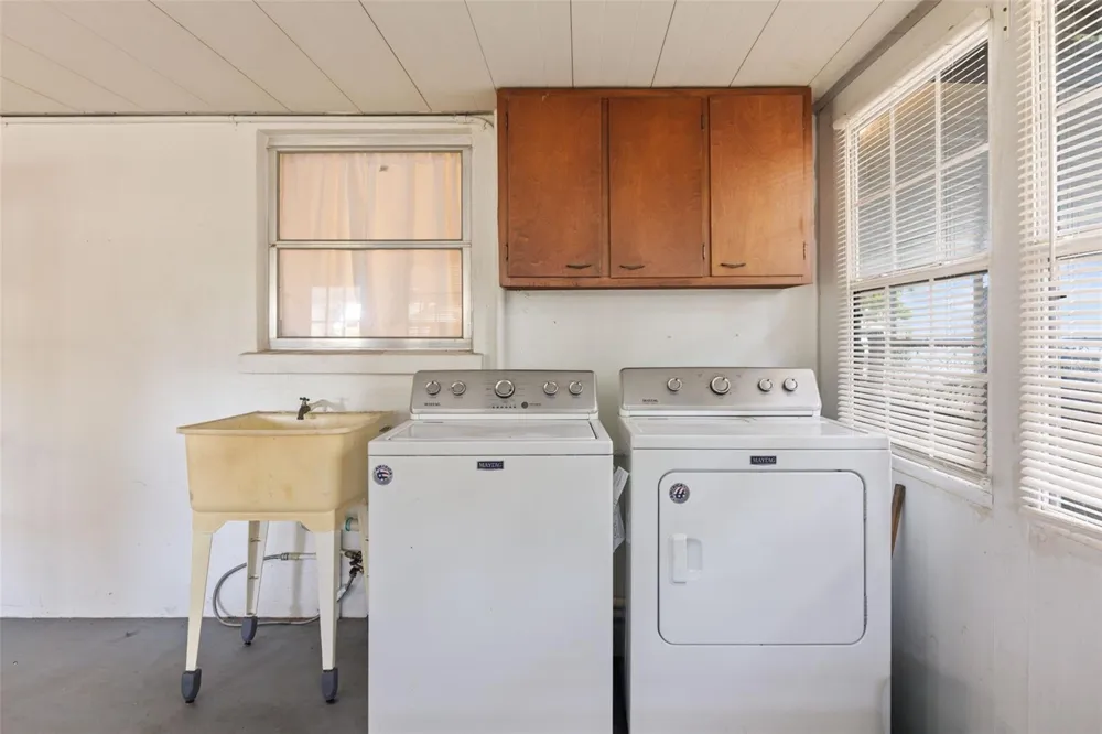 302 51ST STREET W Bradenton, FL 34209