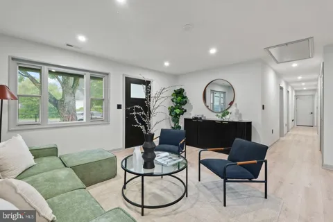 1125 DEVONSHIRE DRIVE