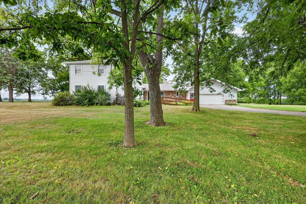11012 Green Lake Road Middleville, MI 49333