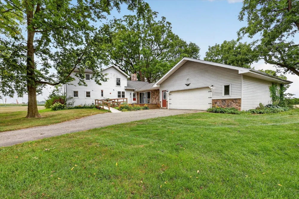 11012 Green Lake Road Middleville, MI 49333