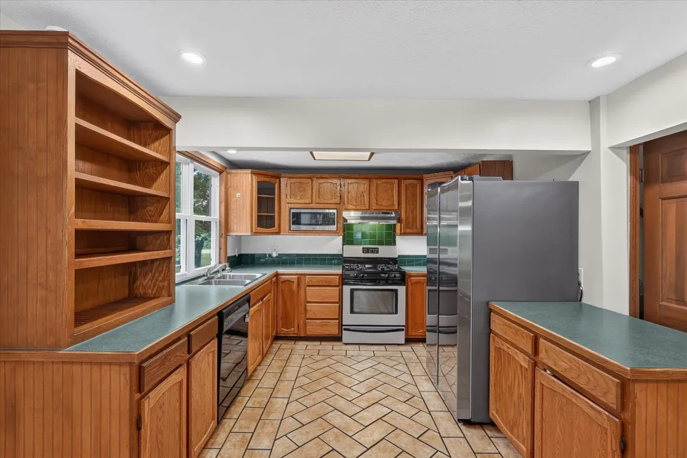 11012 Green Lake Road Middleville, MI 49333