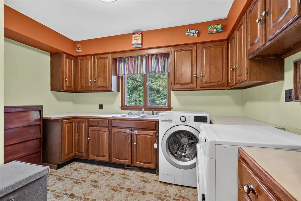 11012 Green Lake Road Middleville, MI 49333