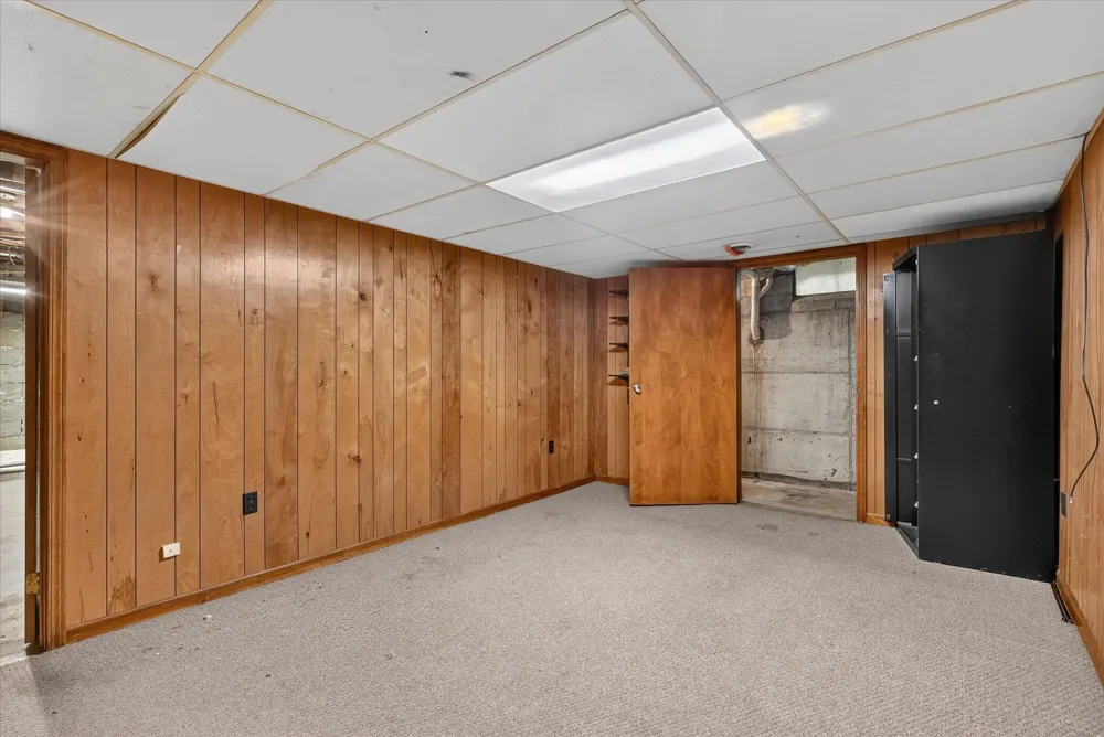 11012 Green Lake Road Middleville, MI 49333