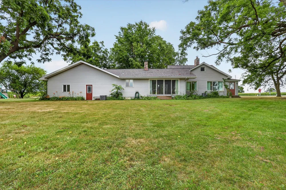 11012 Green Lake Road Middleville, MI 49333