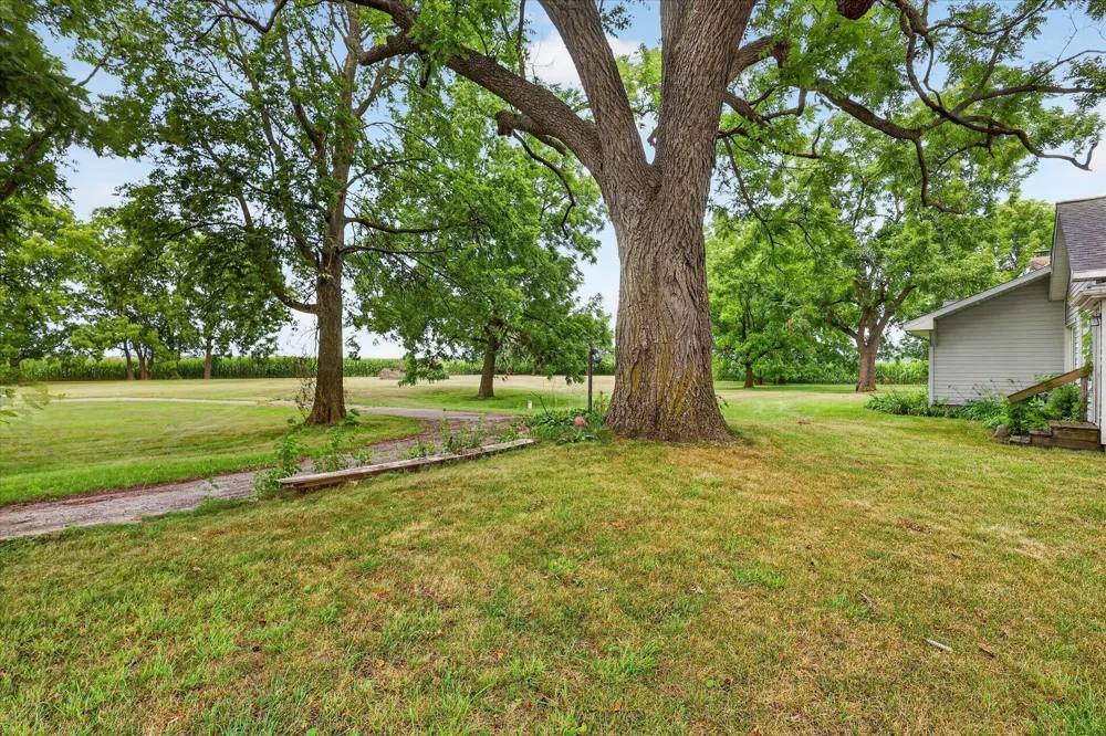 11012 Green Lake Road Middleville, MI 49333