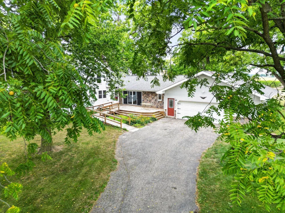 11012 Green Lake Road Middleville, MI 49333