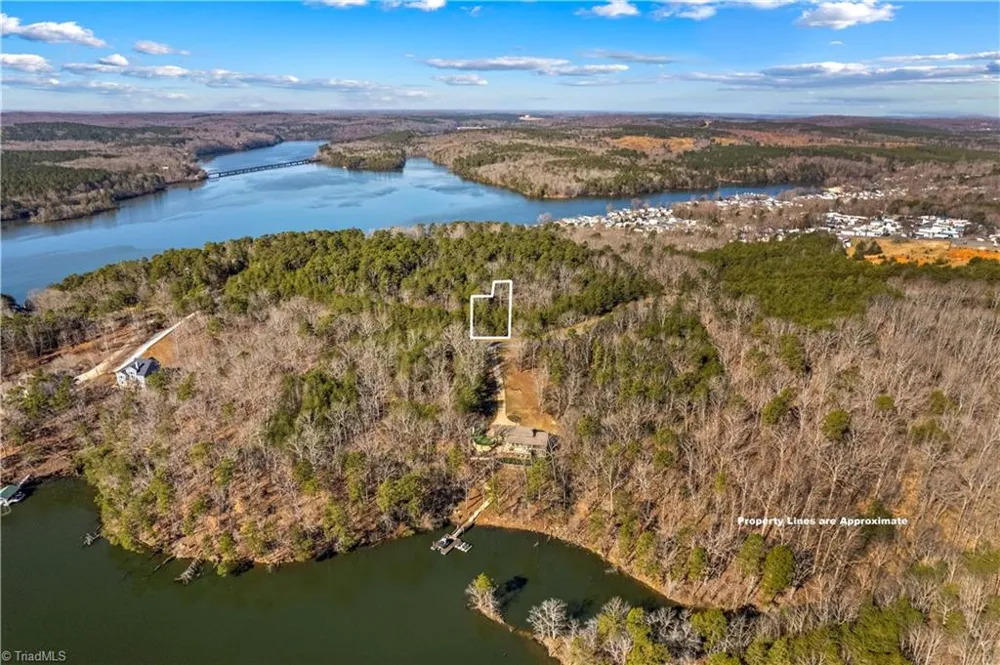 642 Whisper Lake Drive New London, NC 28127