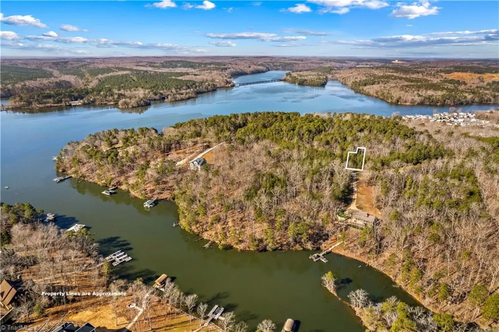 642 Whisper Lake Drive New London, NC 28127