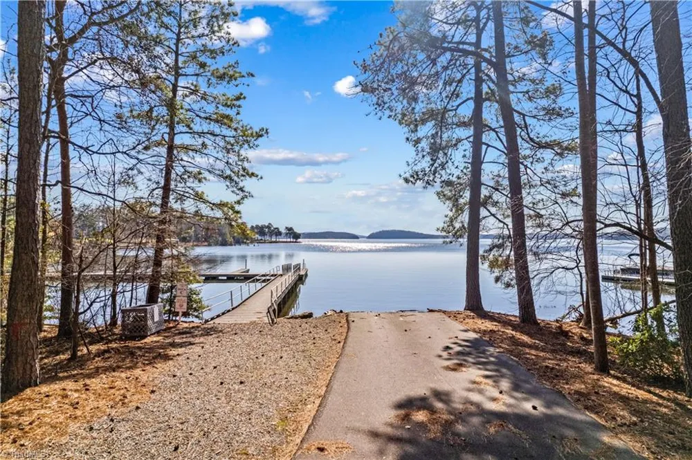 642 Whisper Lake Drive New London, NC 28127