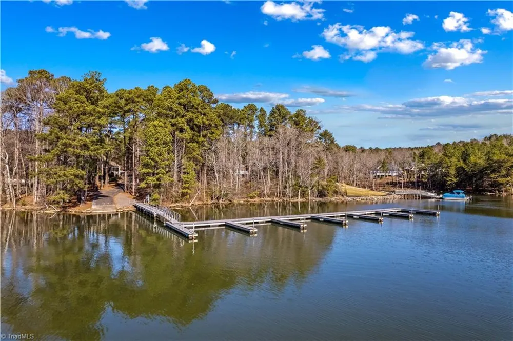 642 Whisper Lake Drive New London, NC 28127