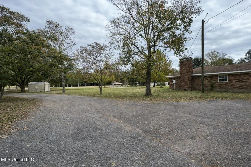 29129 J P Ladner Road Pass Christian, MS 39571