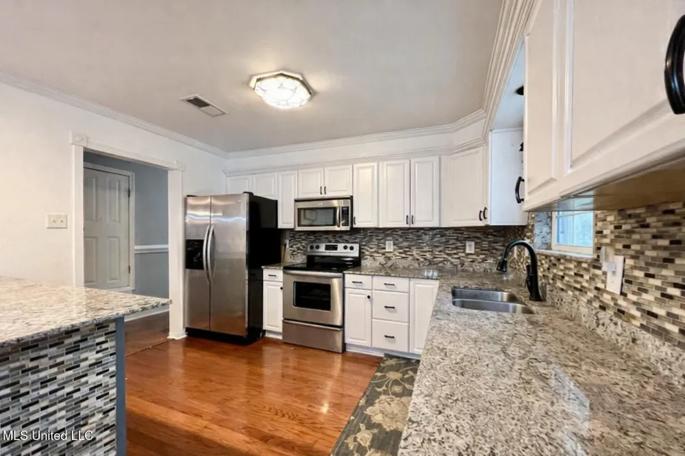 29129 J P Ladner Road Pass Christian, MS 39571