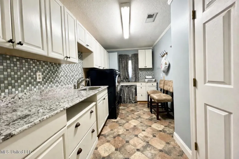 29129 J P Ladner Road Pass Christian, MS 39571