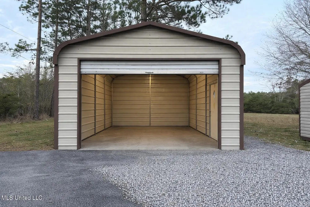 29129 J P Ladner Road Pass Christian, MS 39571
