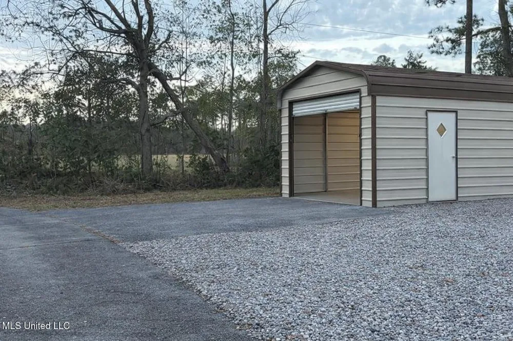 29129 J P Ladner Road Pass Christian, MS 39571