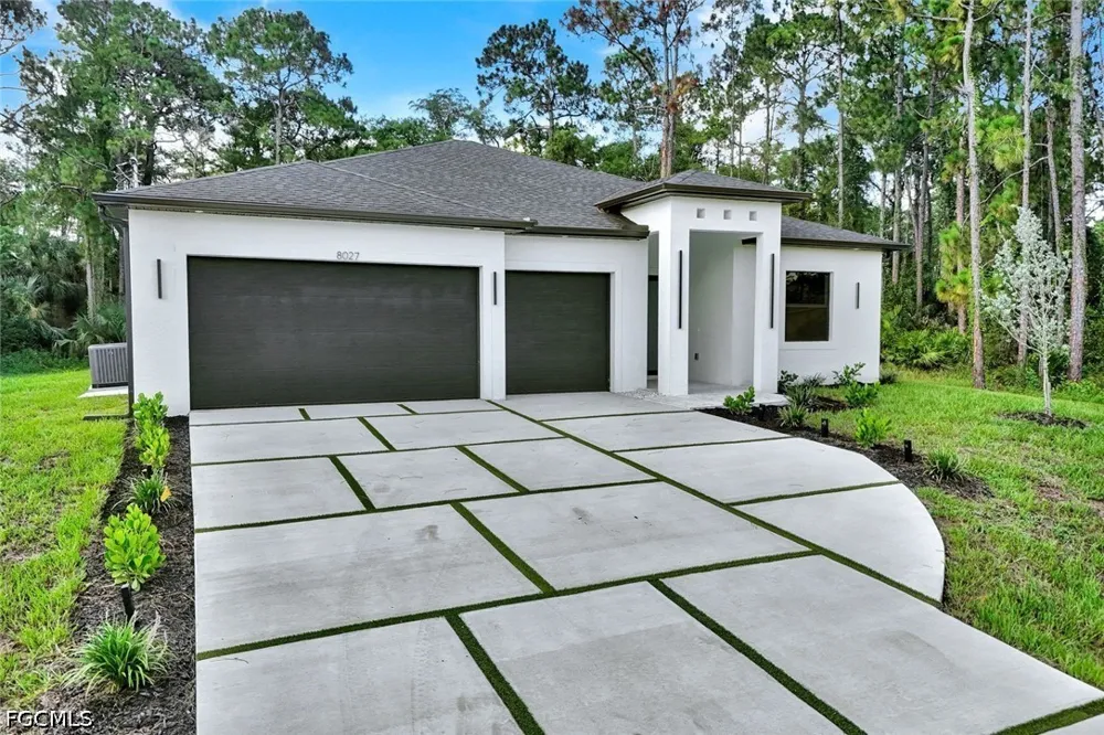 Royal Circle Labelle, FL 33935