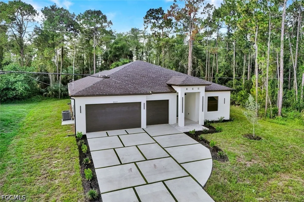 Royal Circle Labelle, FL 33935