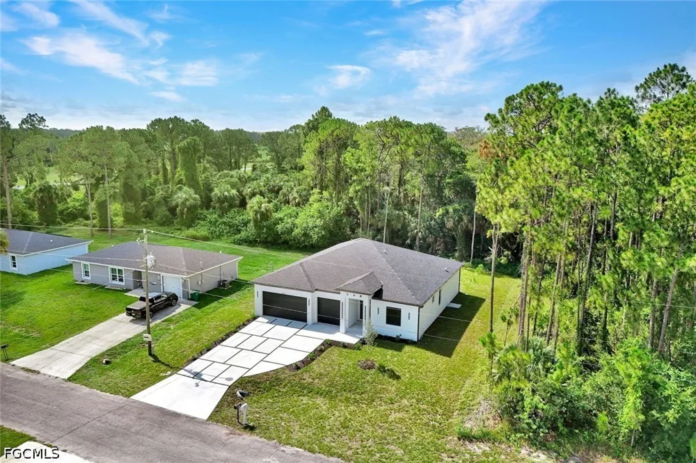 Royal Circle Labelle, FL 33935