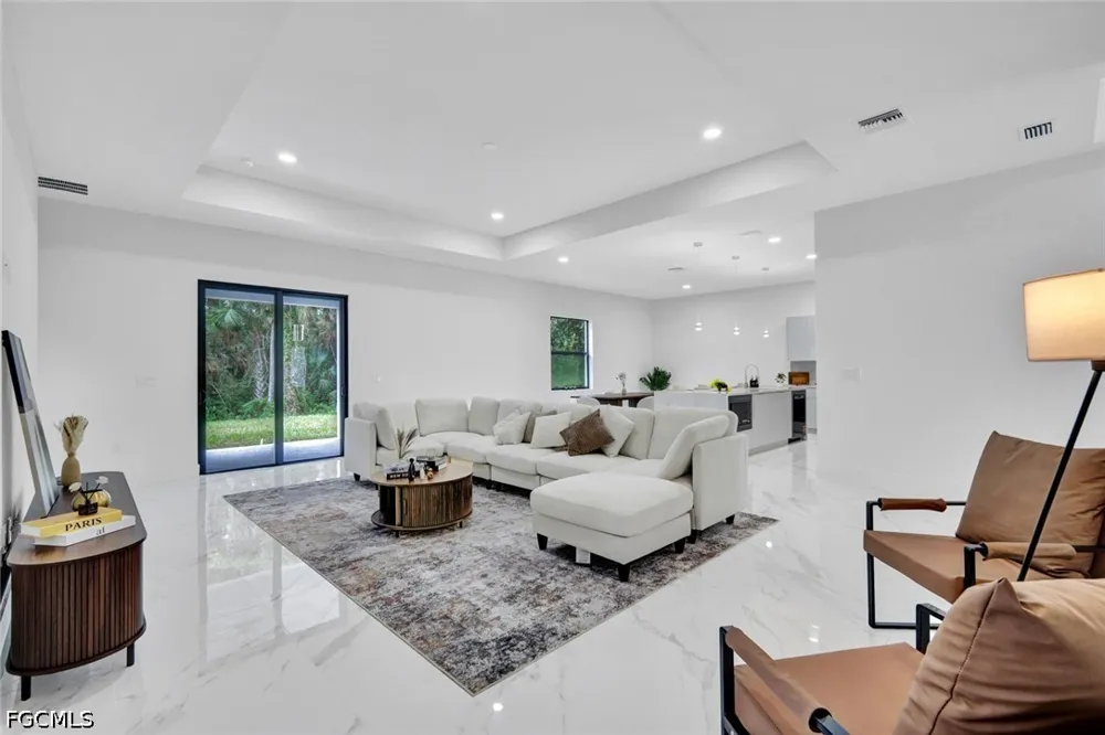 Royal Circle Labelle, FL 33935