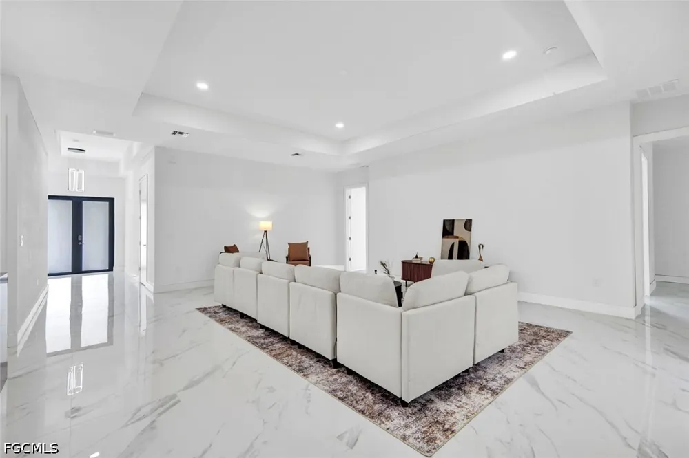 Royal Circle Labelle, FL 33935