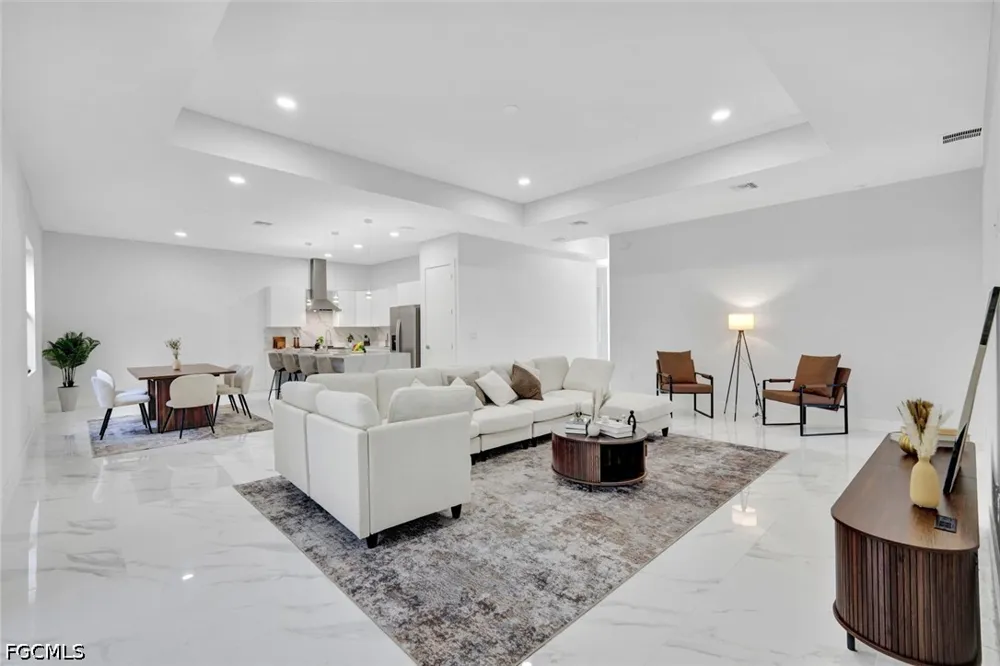 Royal Circle Labelle, FL 33935