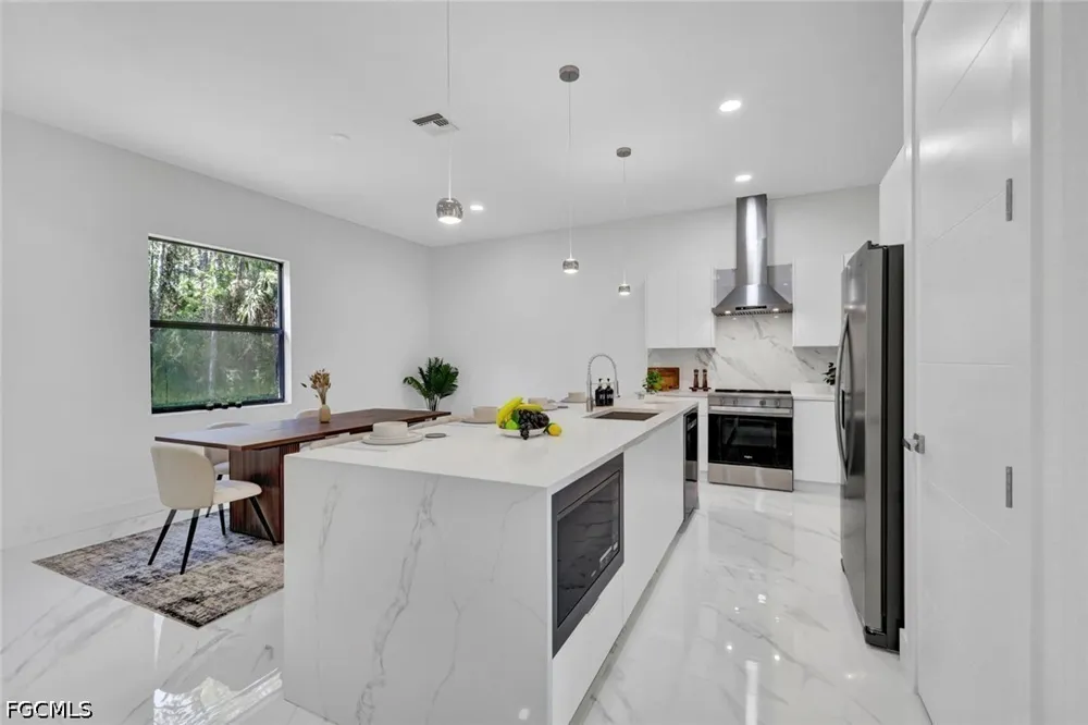 Royal Circle Labelle, FL 33935