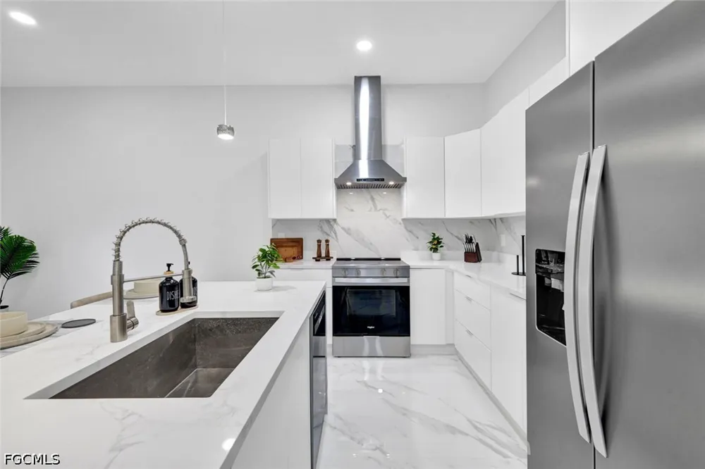 Royal Circle Labelle, FL 33935