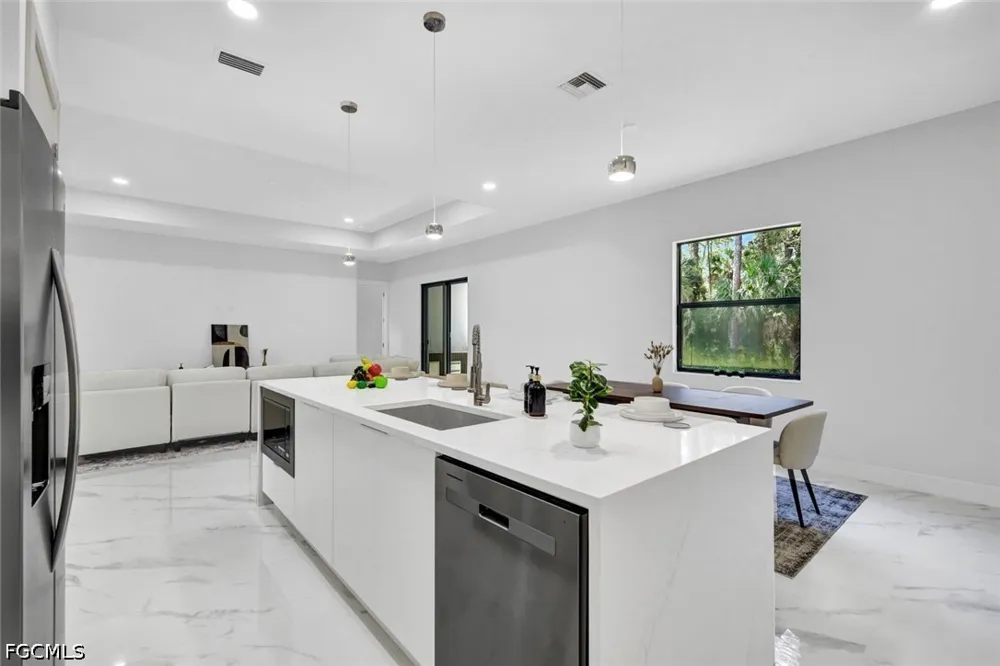 Royal Circle Labelle, FL 33935